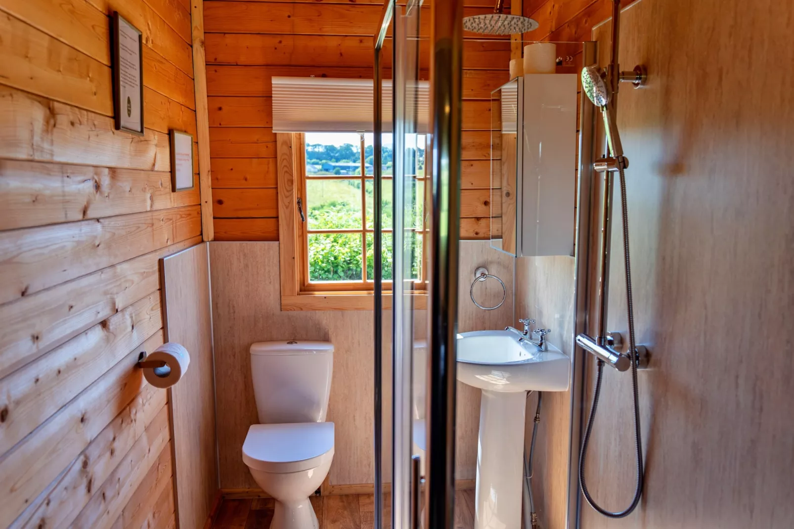 Pastures Green Cabin-Bathroom