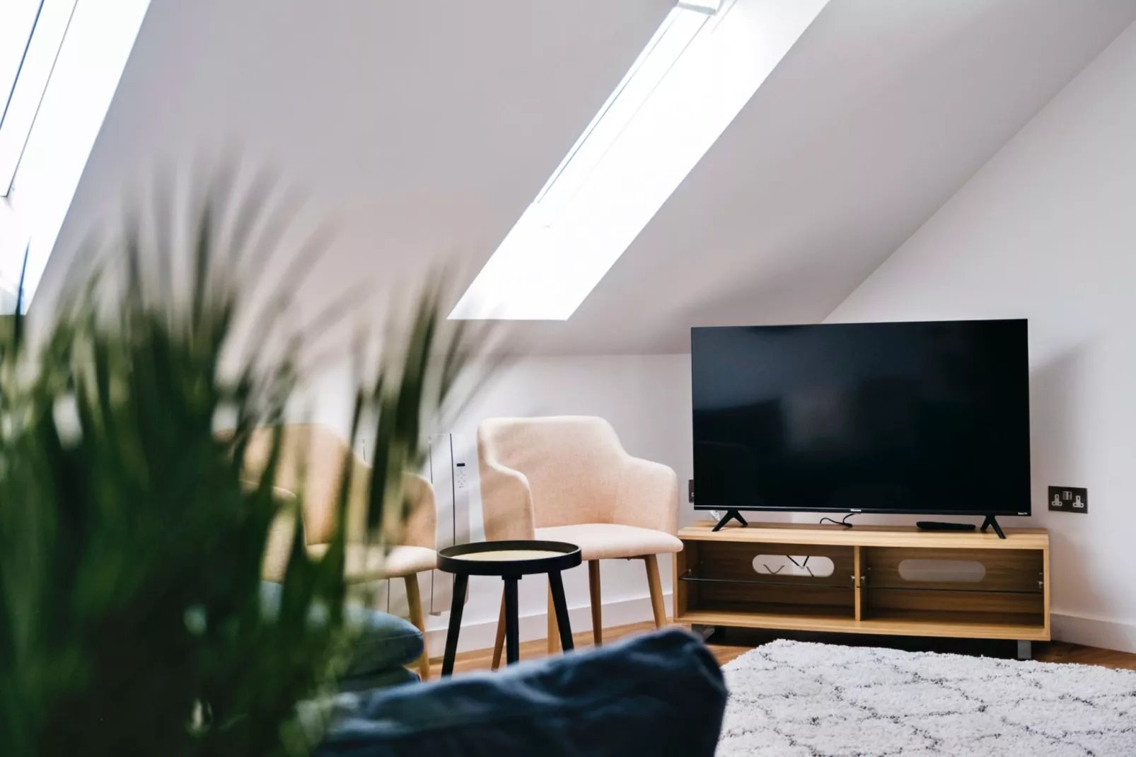 Tolcarne Stay - Luxury Newquay Apartment-Living room
