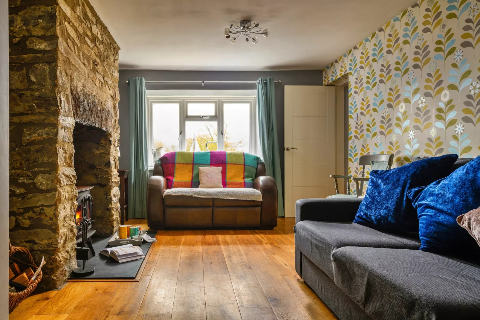 Bodlawen Holiday House - Edge of Snowdonia-Living room