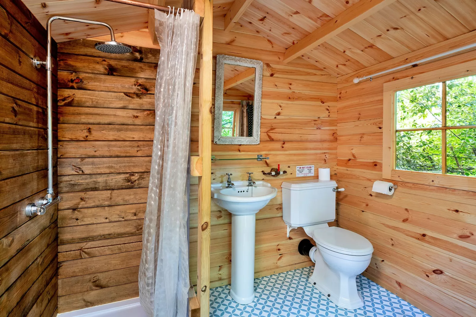 Daisy Glamping Pod-Bathroom