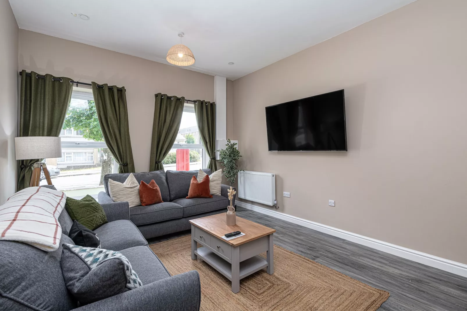 Peace Retreats Apartment - Pwllheli-Living room