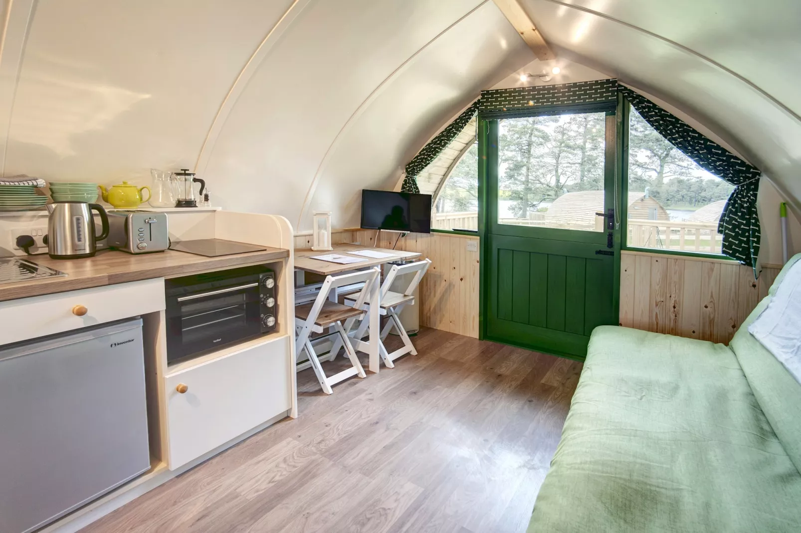 Barebones Glamping-Kitchen