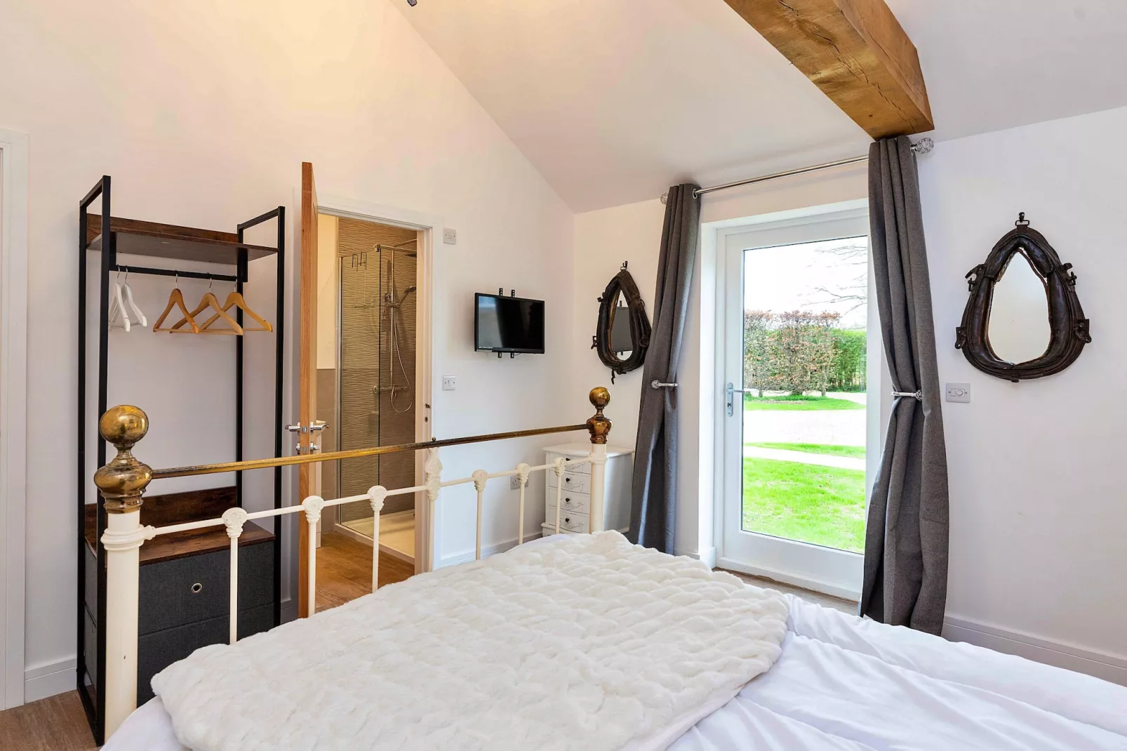The Sett-Bedroom