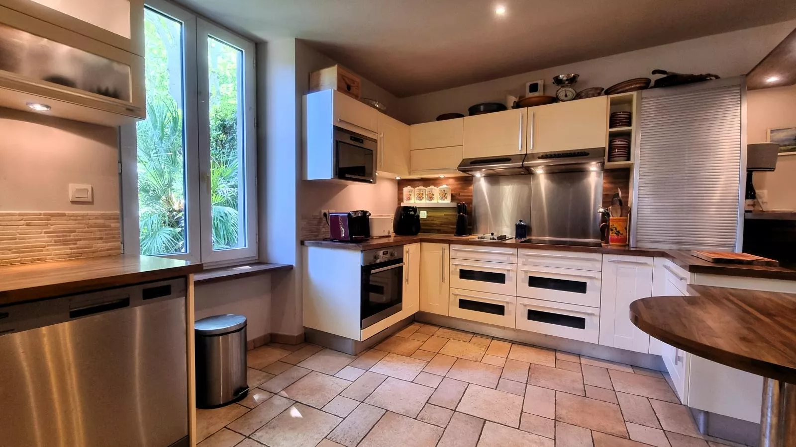 Les Châtaignes-Kitchen