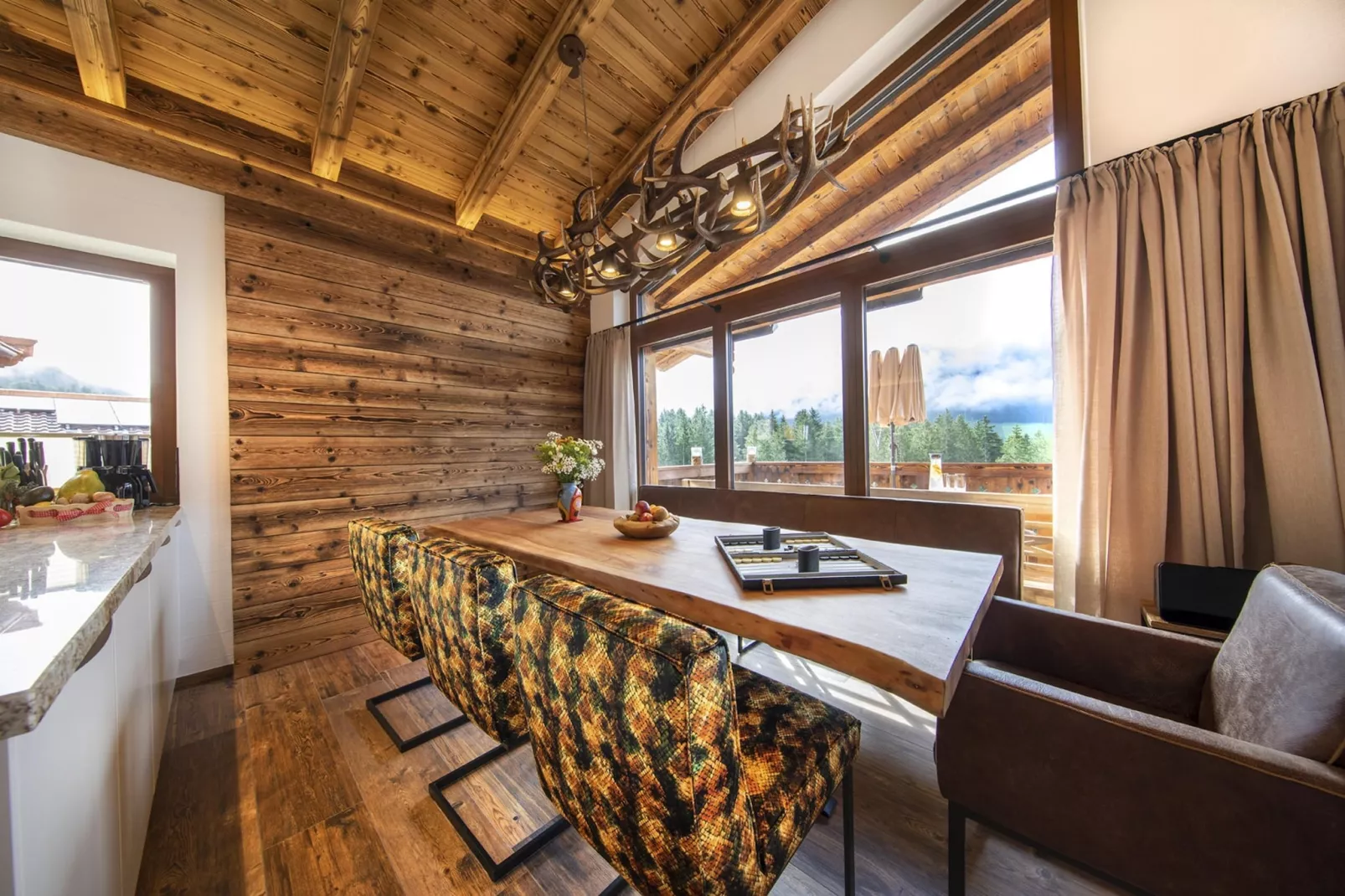 Nationalpark Chalet Edelweissspitze-Dining room