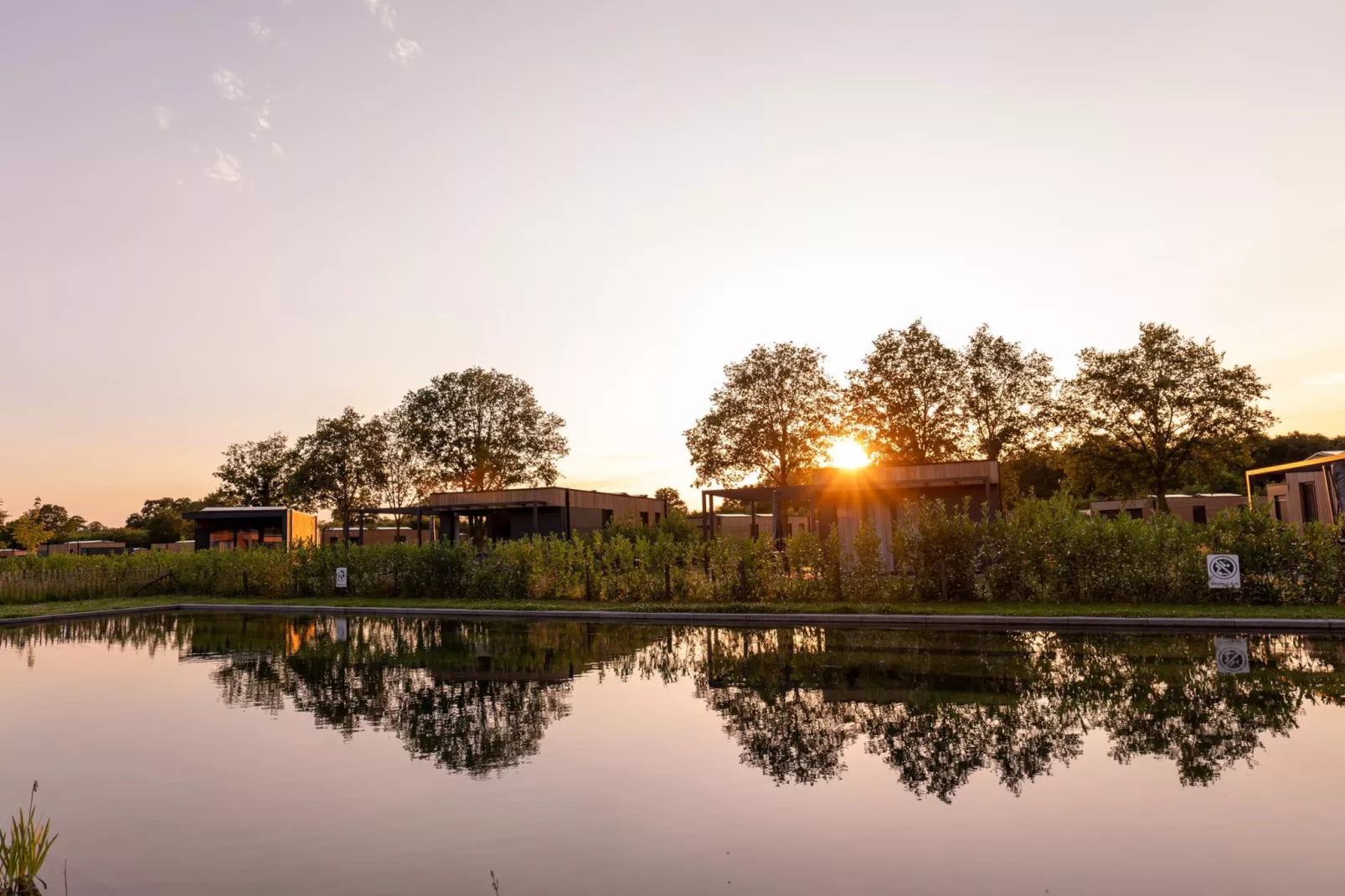 Waterlodge 6 Deluxe met sauna en hottub-Nicht getaggt
