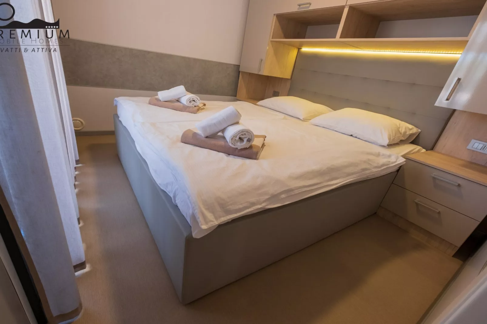 Charming Two-bedroom Mobile Homes Drage - Mobile Home with Sea View-Bedroom
