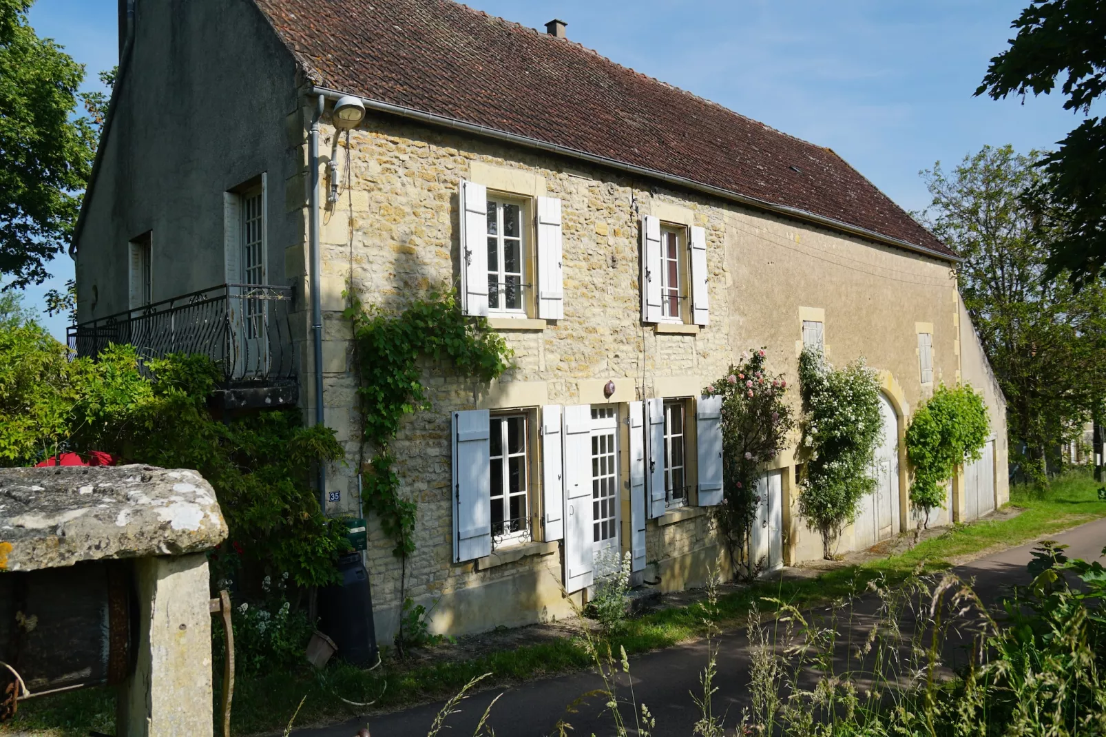 La Vieille Ferme-Außenbereich Sommer