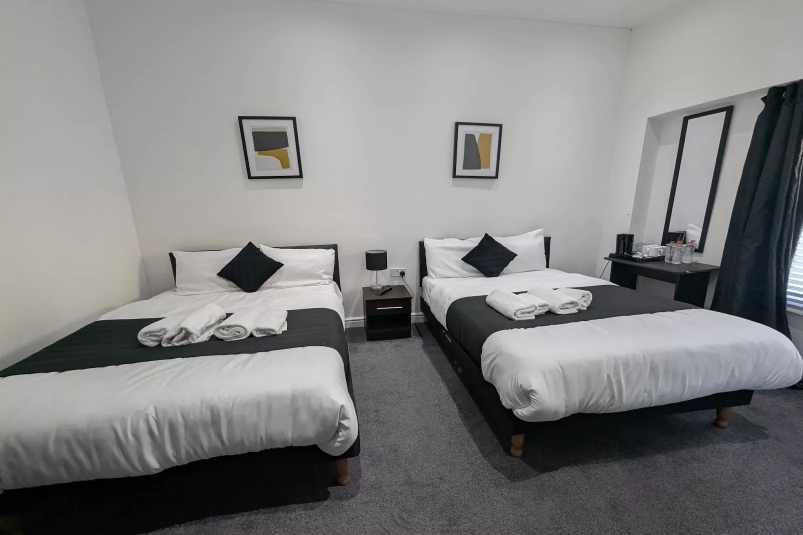 Firs lodge Sta twin-Bedroom