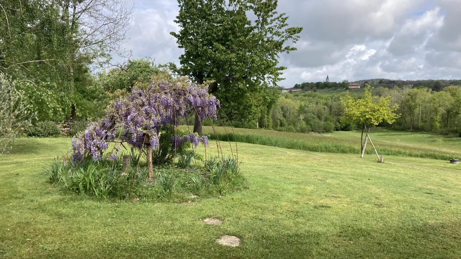 Maison des Yourtes-Gardens summer