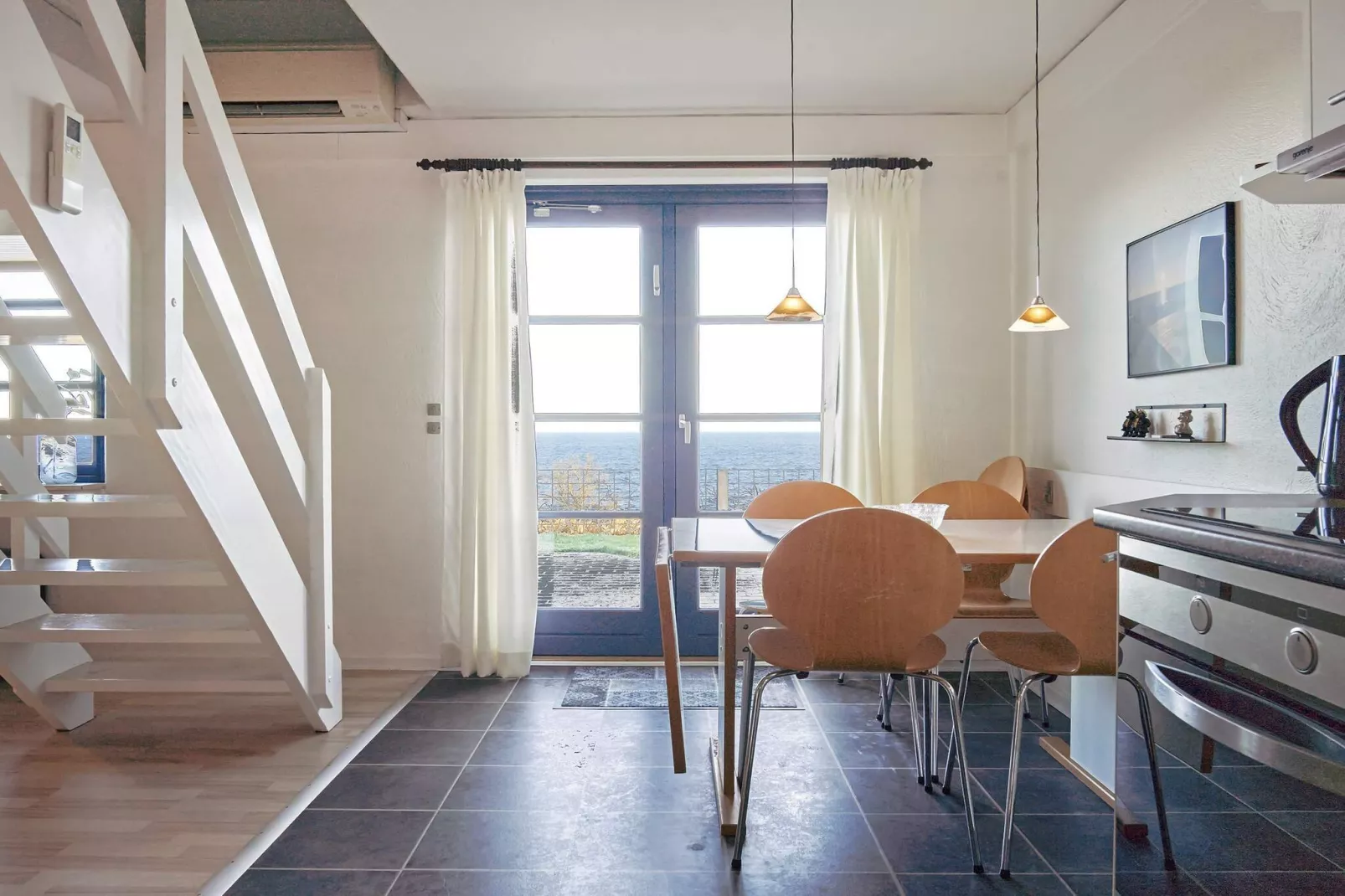 3 room w/seaview-PLUS-Innen