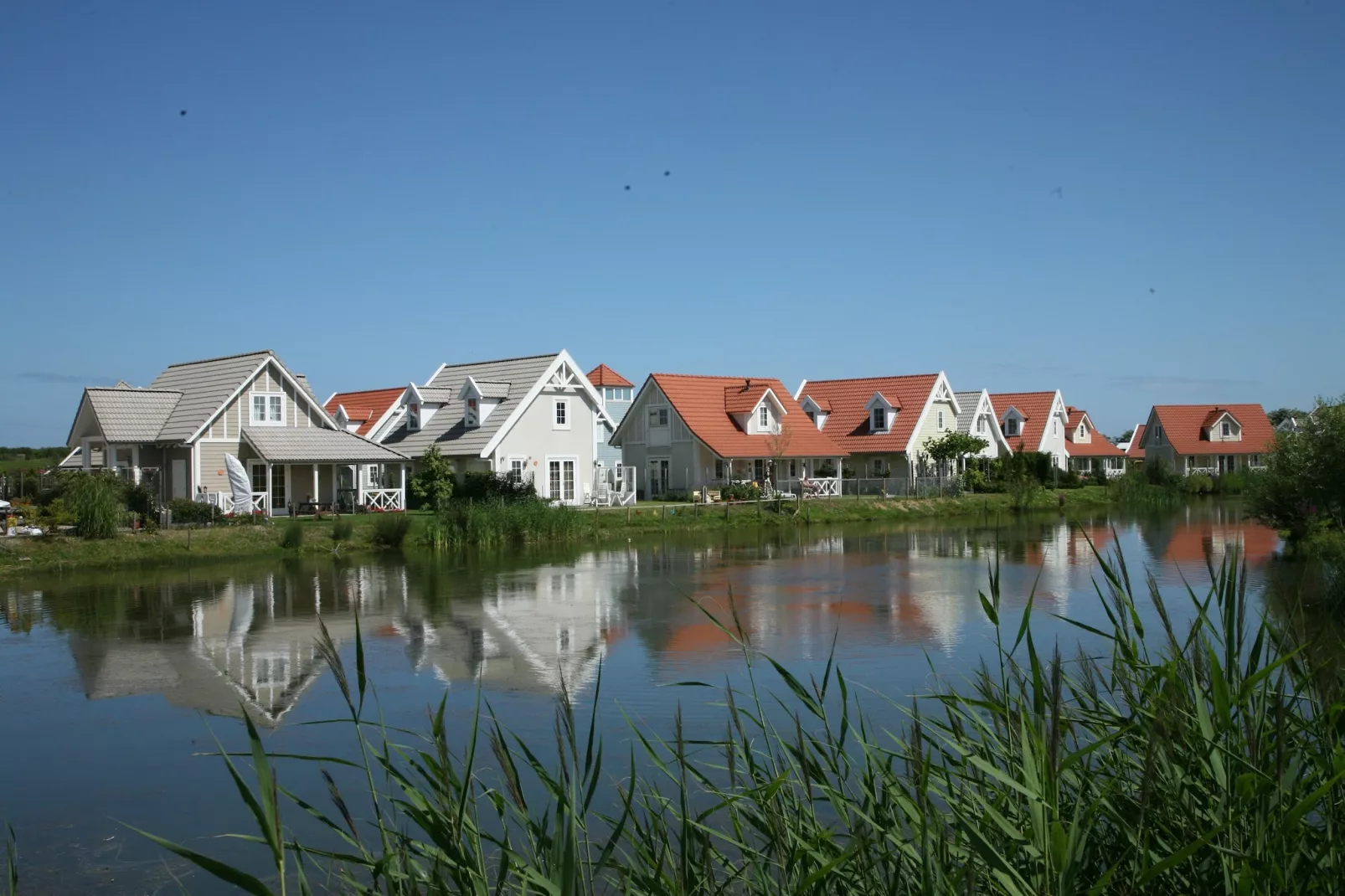 Vakantiepark De Heeren van 's Gravensande 2-Areas summer 1km