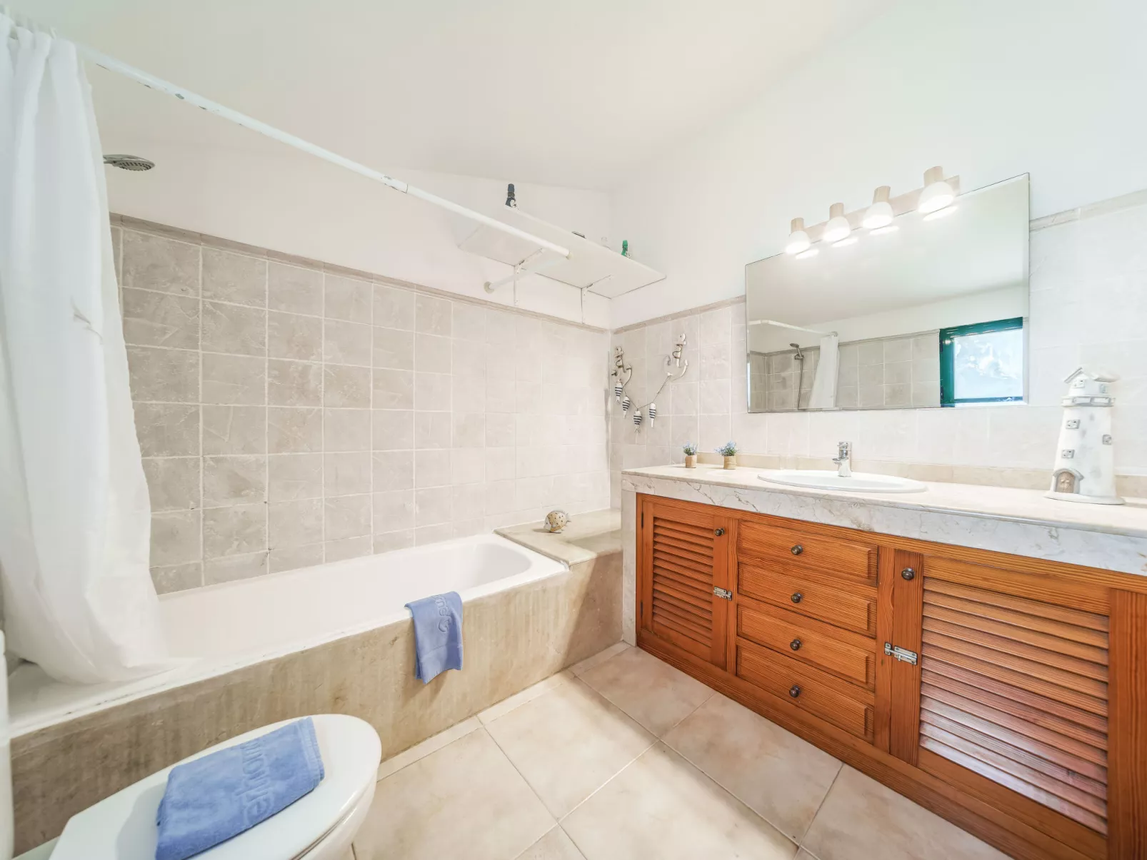 Sunwing Beach-Inside