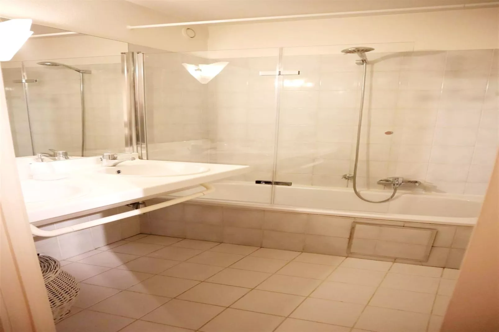 SCORPIO A 0202GAR-Badezimmer
