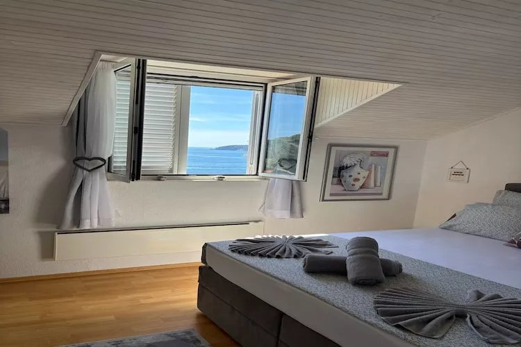 Indy's Beach Apartments -Two Bedroom Apartment with Balcony and Sea View-Indoor