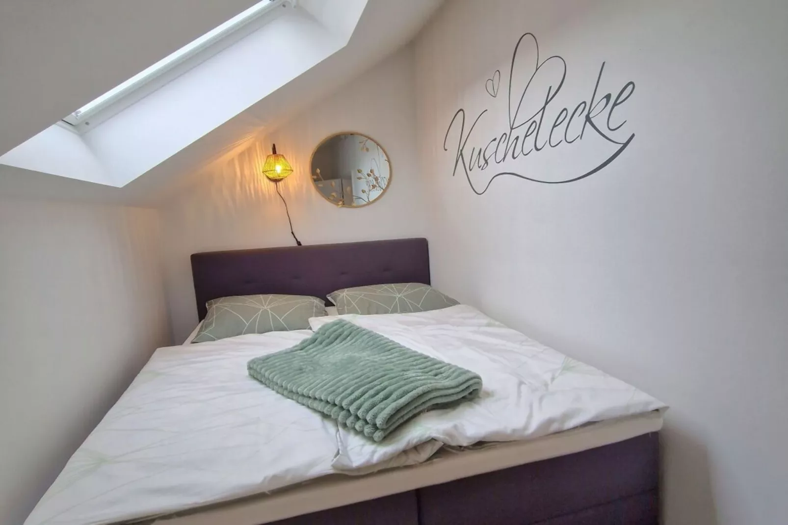 518595-Bedroom