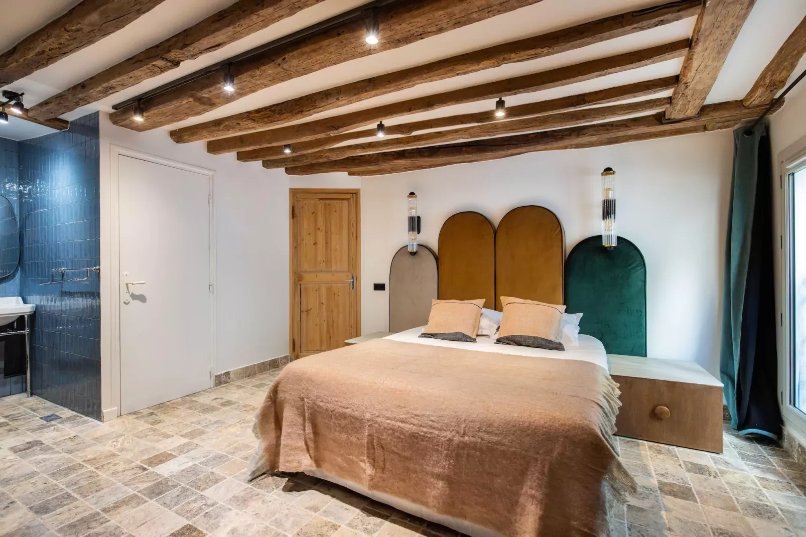 EC-2-COMMINES-Bedroom
