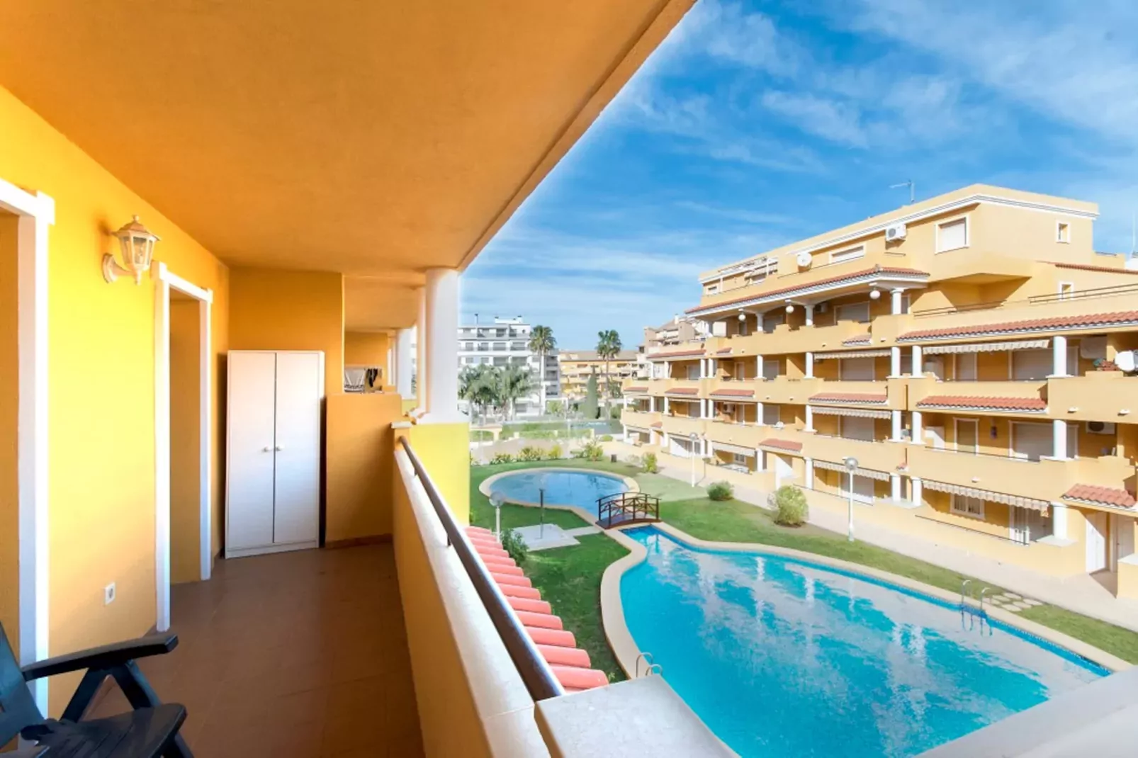 Cascades-Terrace balcony
