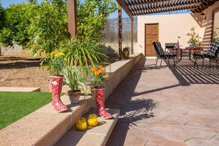 Shostalet-Exterior summer