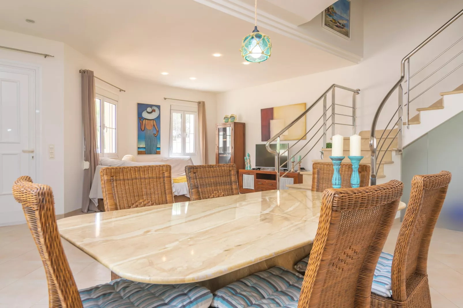 Espaiosa-Dining room