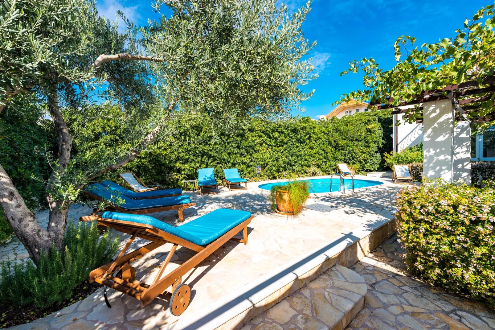 Villa Piano - Four Bedroom Villa with Terrace and Swimming Pool-Schwimmbad