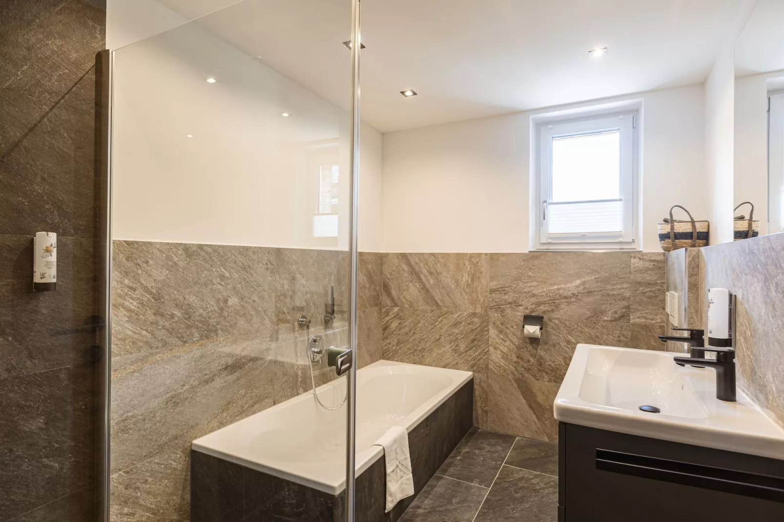 Zugspitz Suites Lermoos 9-Salle de bain