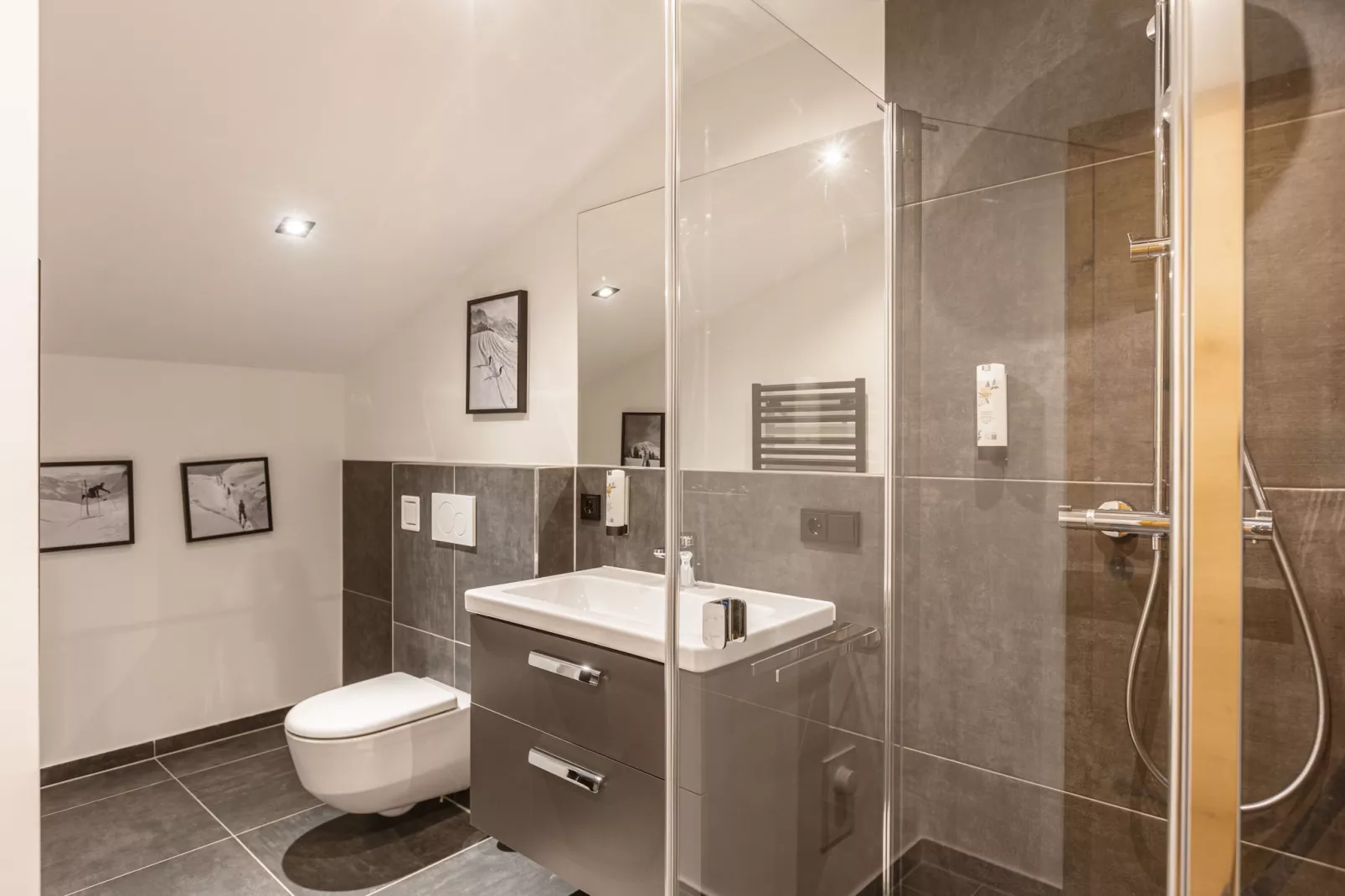 Zugspitz Suites Lermoos 8-Bathroom