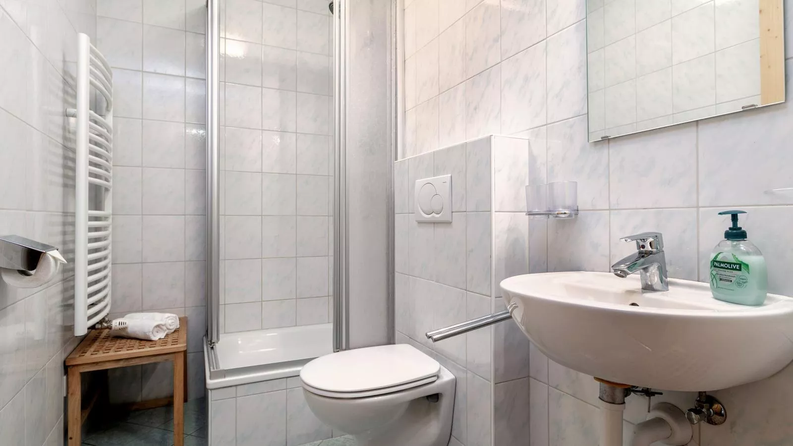 Studio Christina-Bathroom