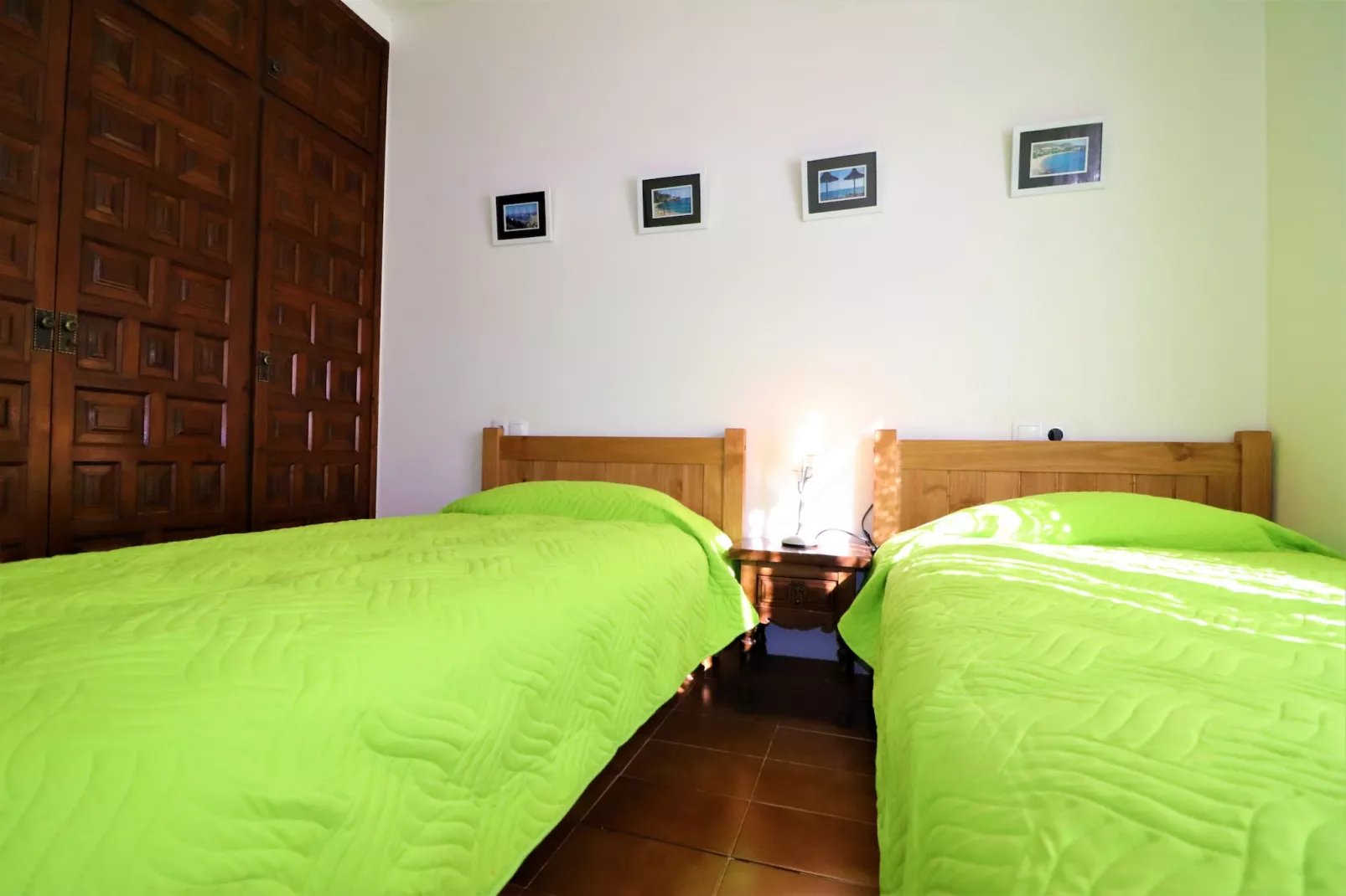 LES TEULES 3B Roses-Bedroom