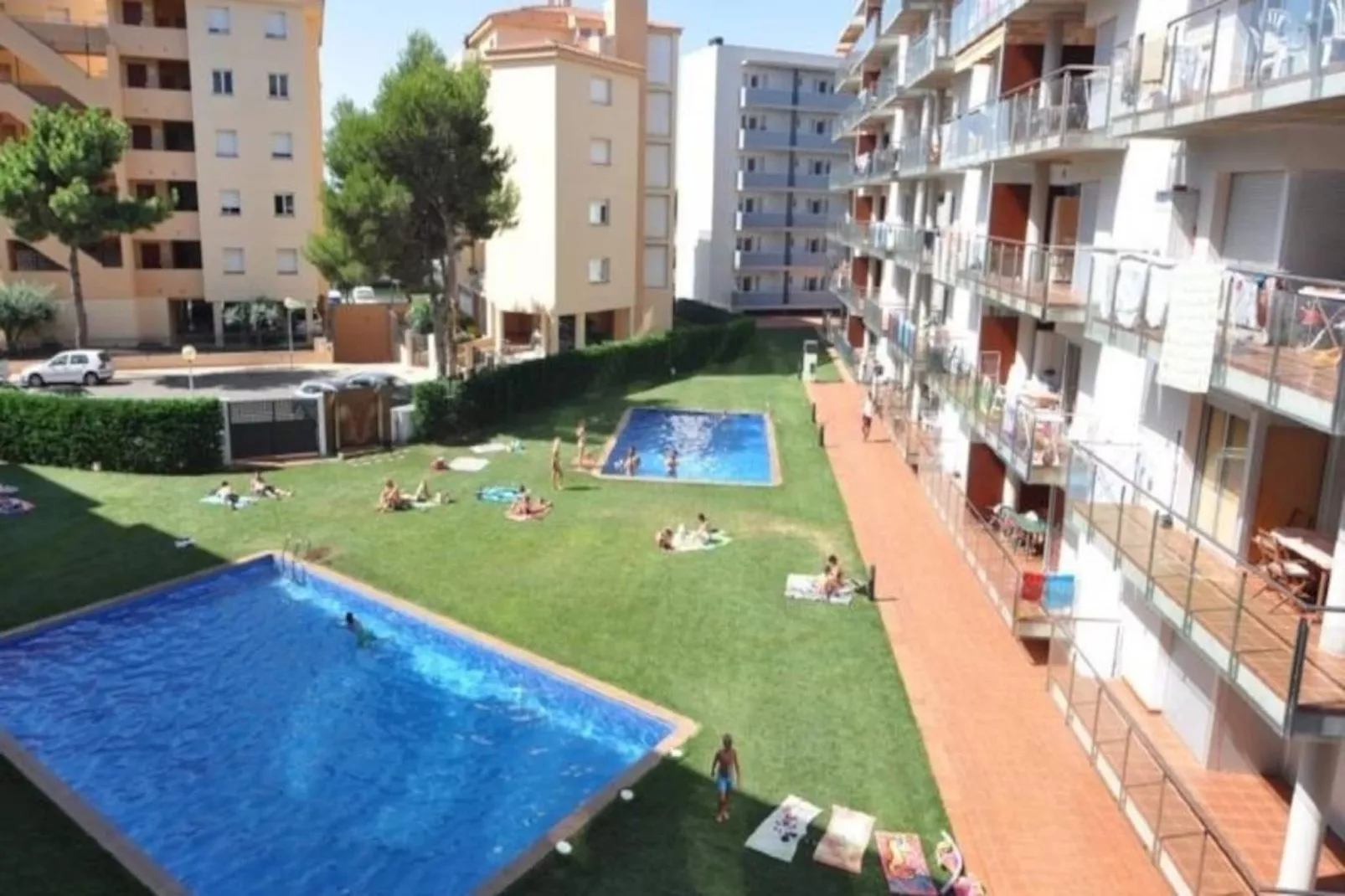 MARINES MESTRAL Bjs 8 Roses-Schwimmbad
