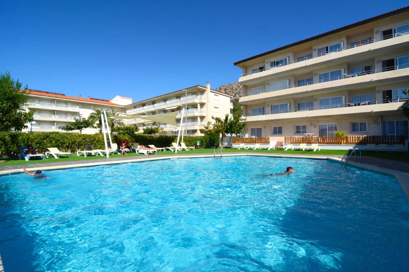 FESTASTAR 215-Pool