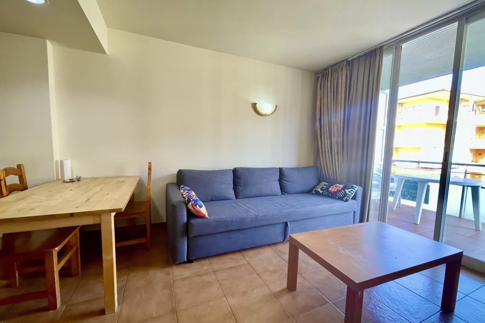 MIAMI II 101-Living room