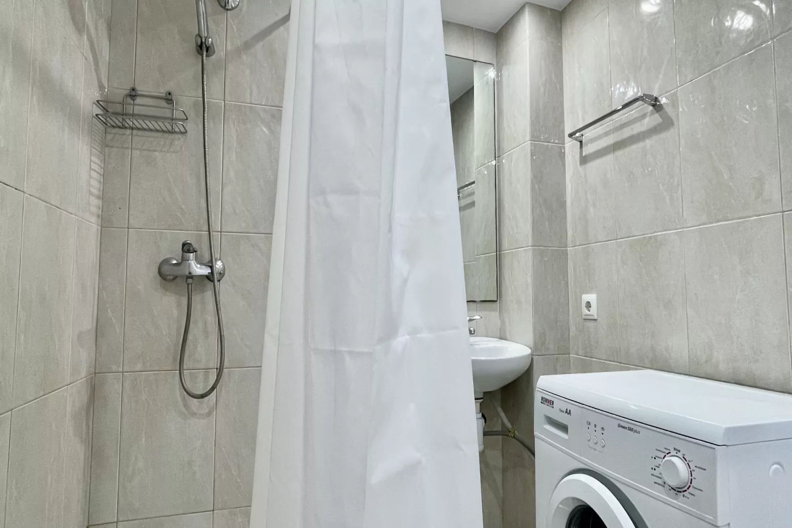 CATALONIA 3-9-Bathroom