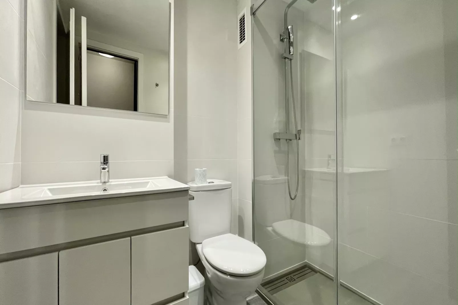 MEDES PARK I 2-7-Bathroom