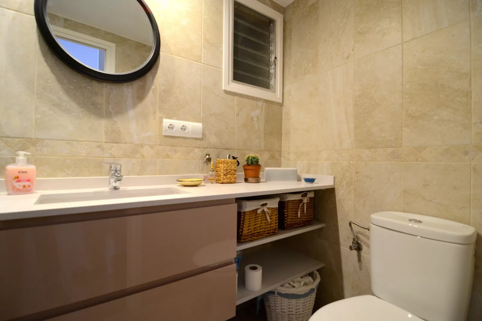 ROCAMAURA III 2-6-Bathroom