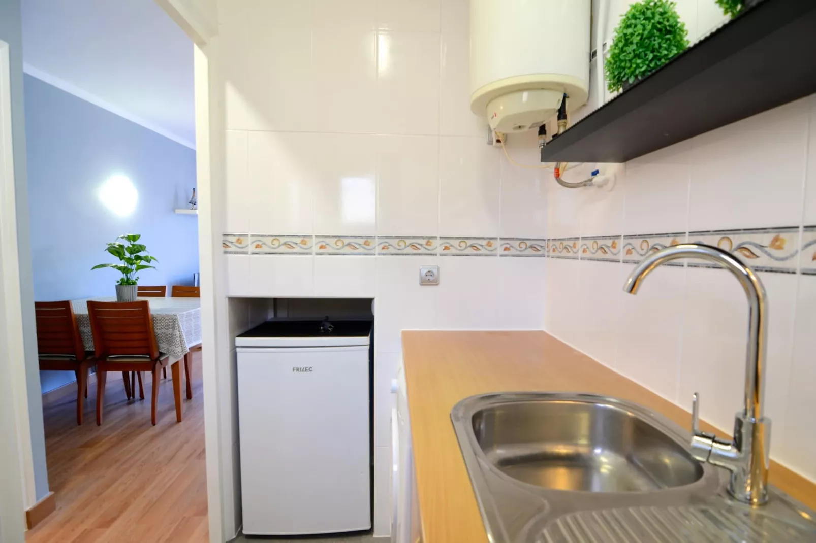 ELS PINS 3-F-Kitchen