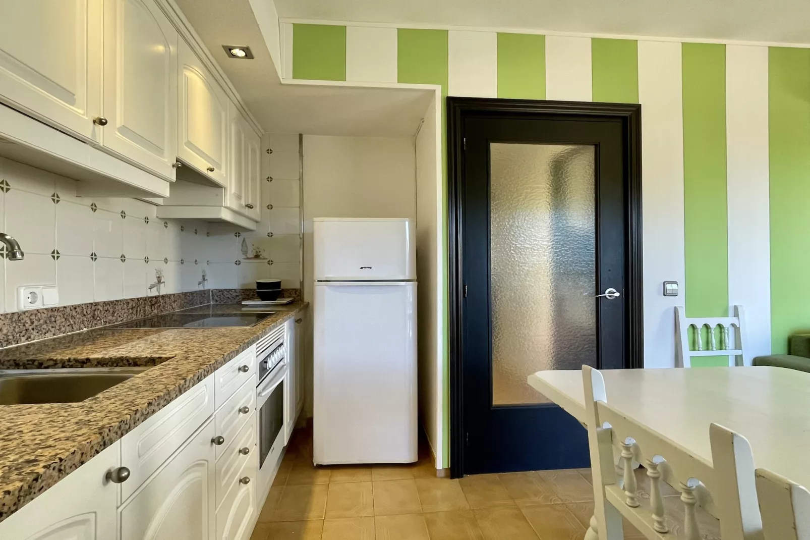 SALLES BEACH 33-Kitchen
