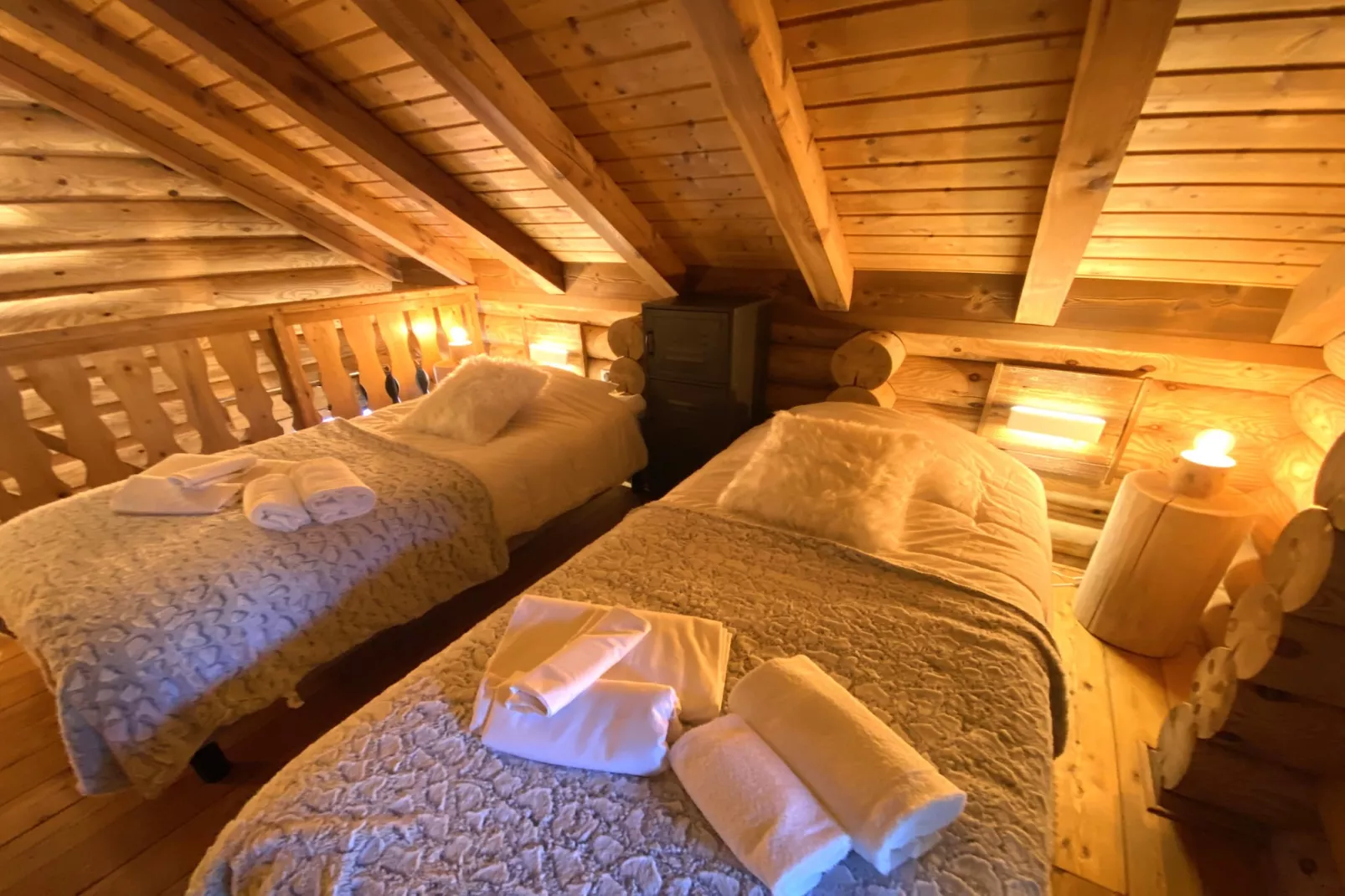 L'OURS BLANC Chalet en rondins-Schlafzimmer