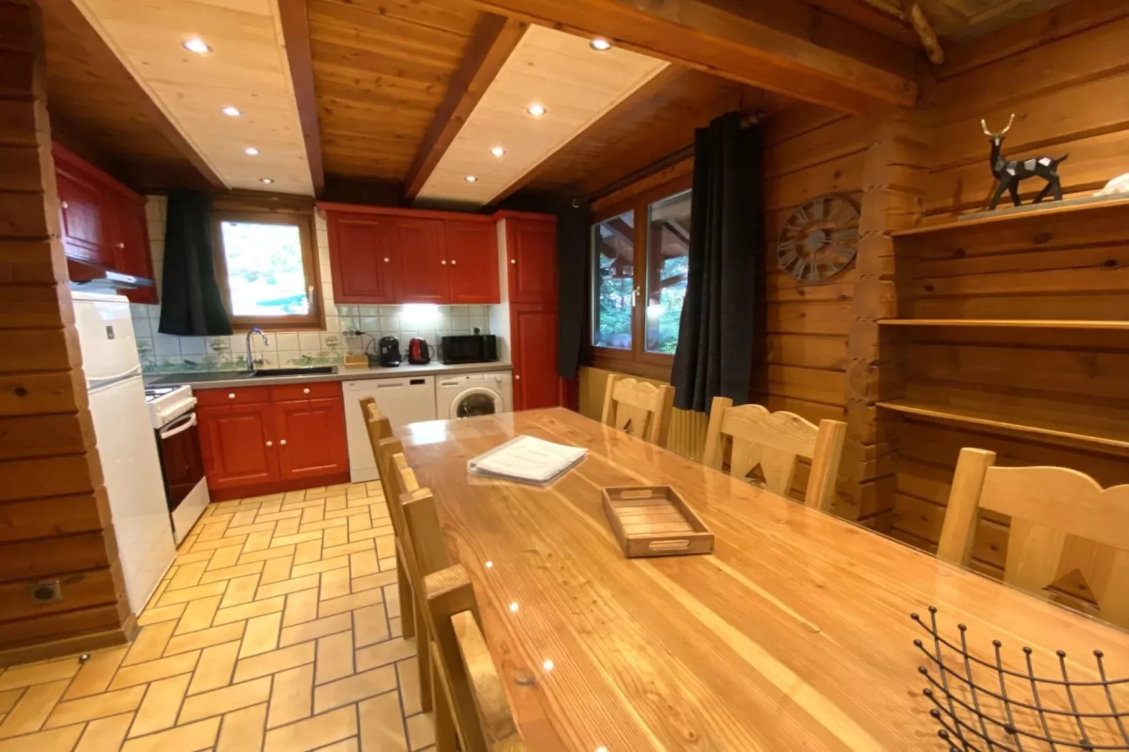LE RENNE  Chalet en bois au calme avec SPA Jacuzzi-Cuisine