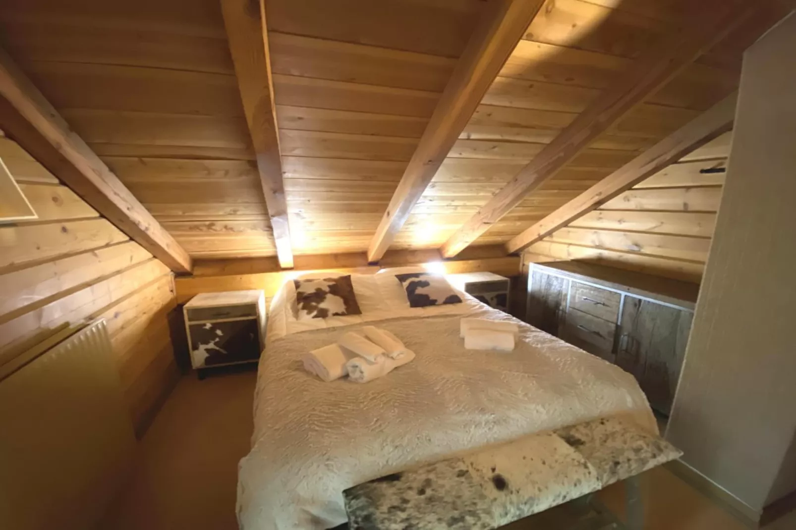 LE MONTAGNARD Chalet en bois-Bedroom