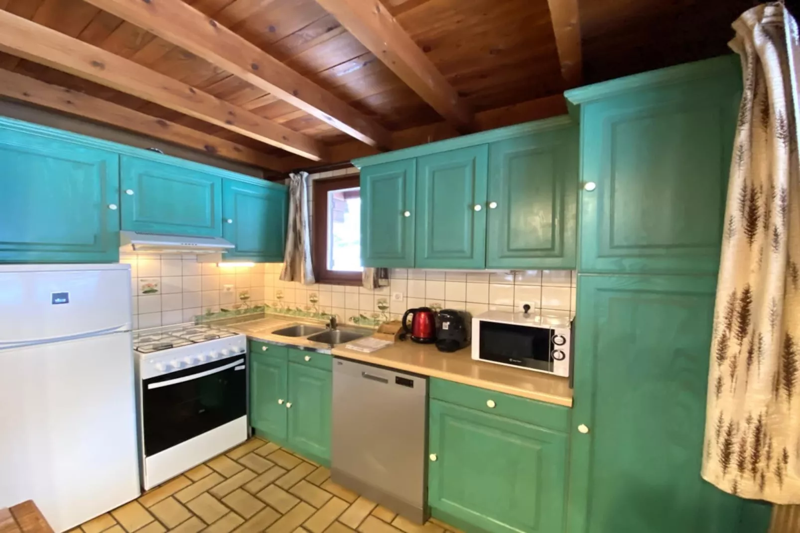 LE SKIEUR  Chalet en bois-Kitchen
