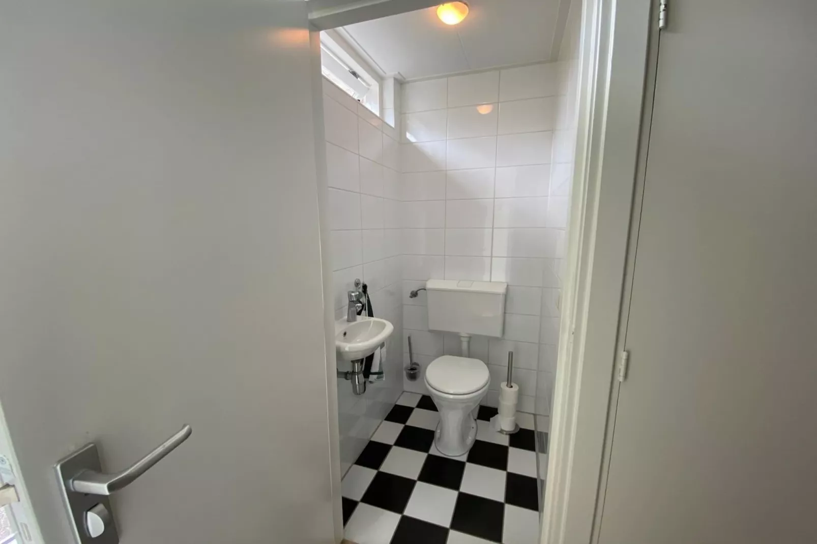 Eureka 027-Bathroom