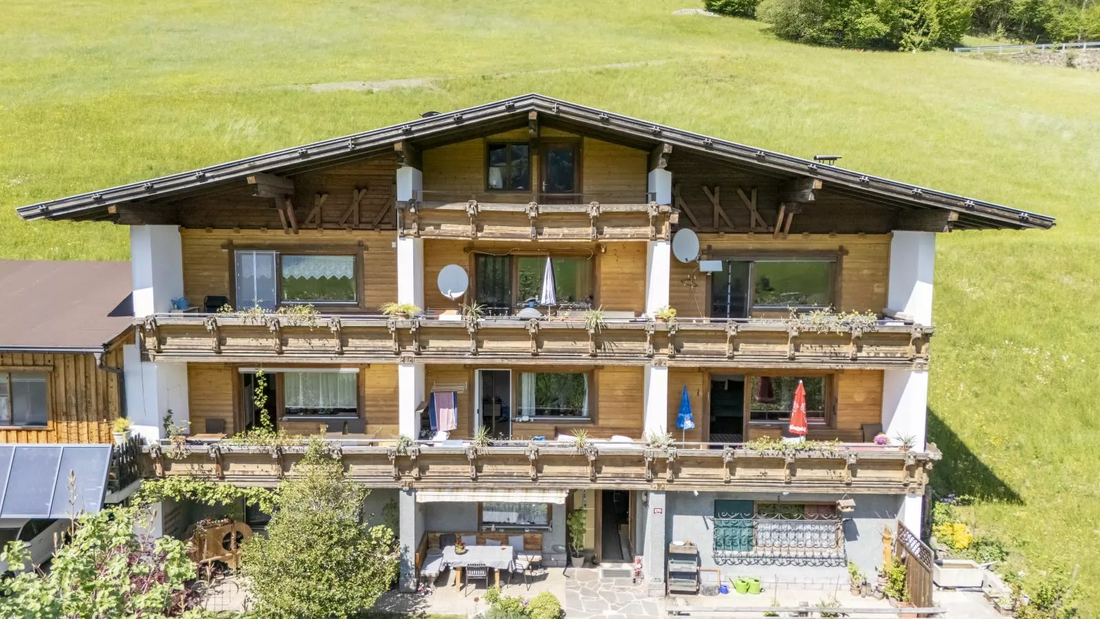 Berghof-Exterior summer