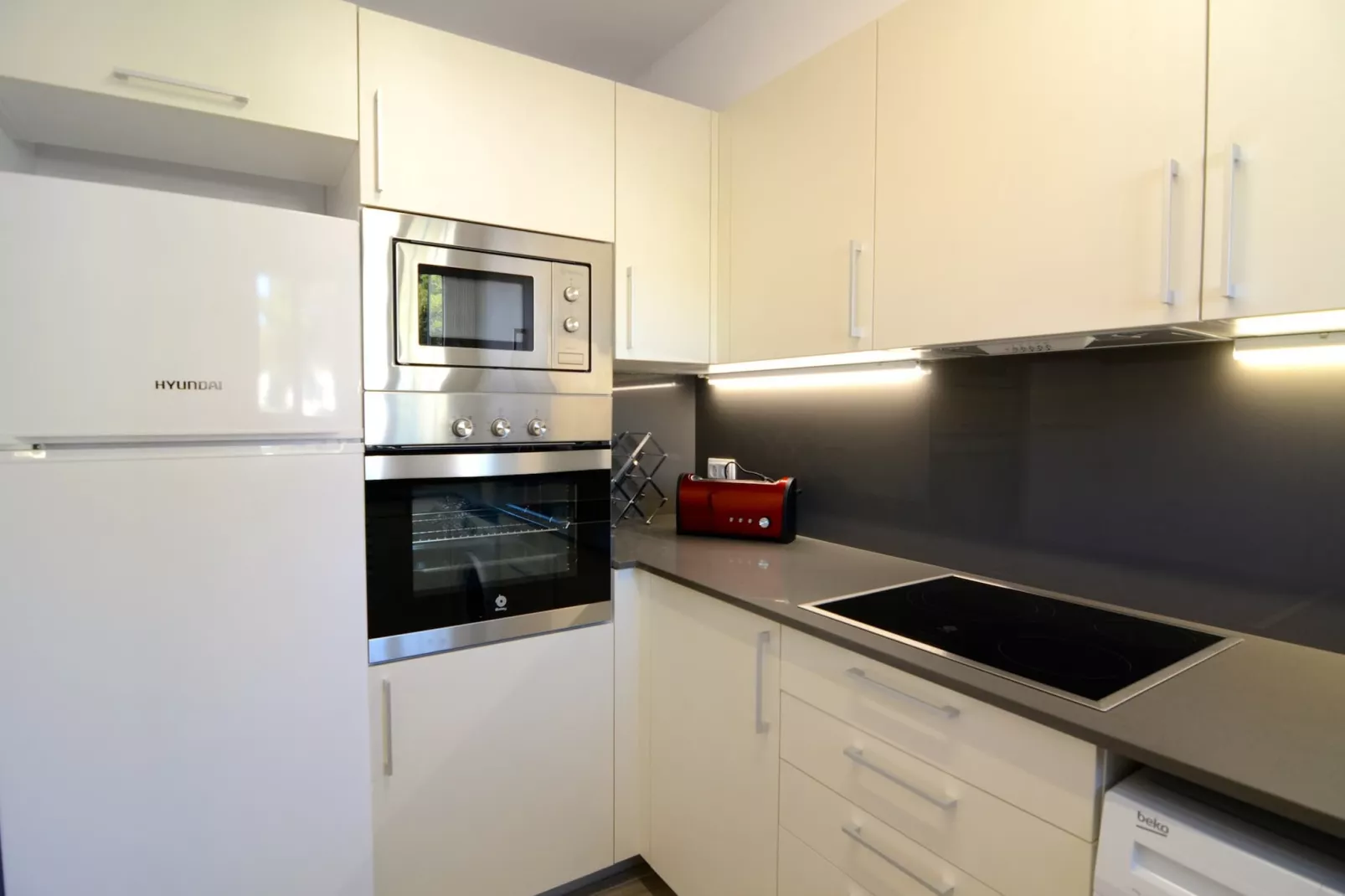 ROCAMAURA III BX-9-Kitchen