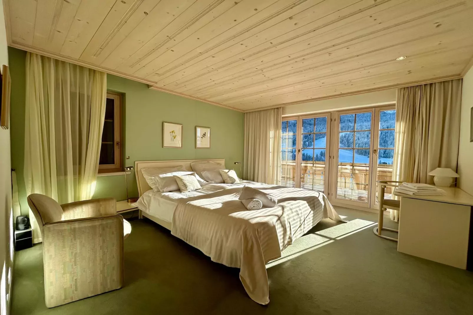Marvelous Luxurious Furnished Flat with Outstanding Views-Living room
