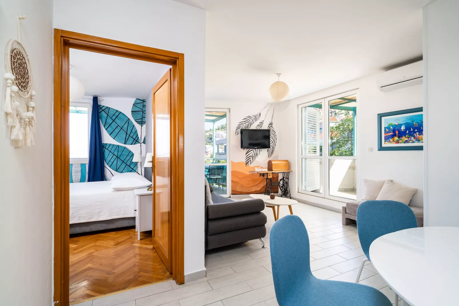 Apartment Radovan - One-Bedroom Apartment with Balcony and Sea View-Wohnzimmer