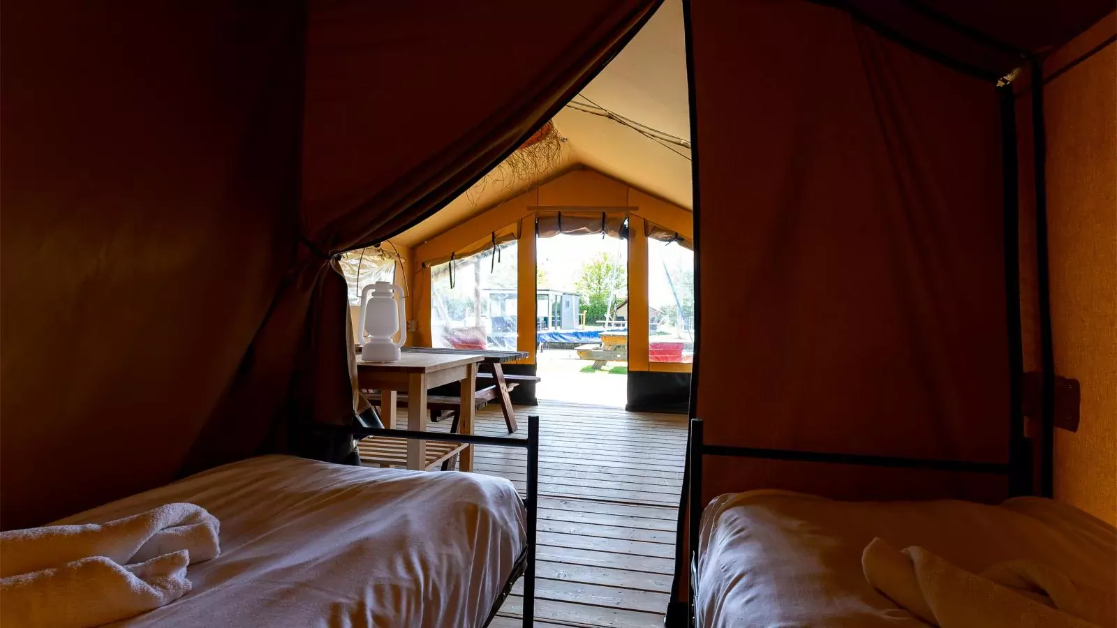 Safaritent in Heeg-Bedroom