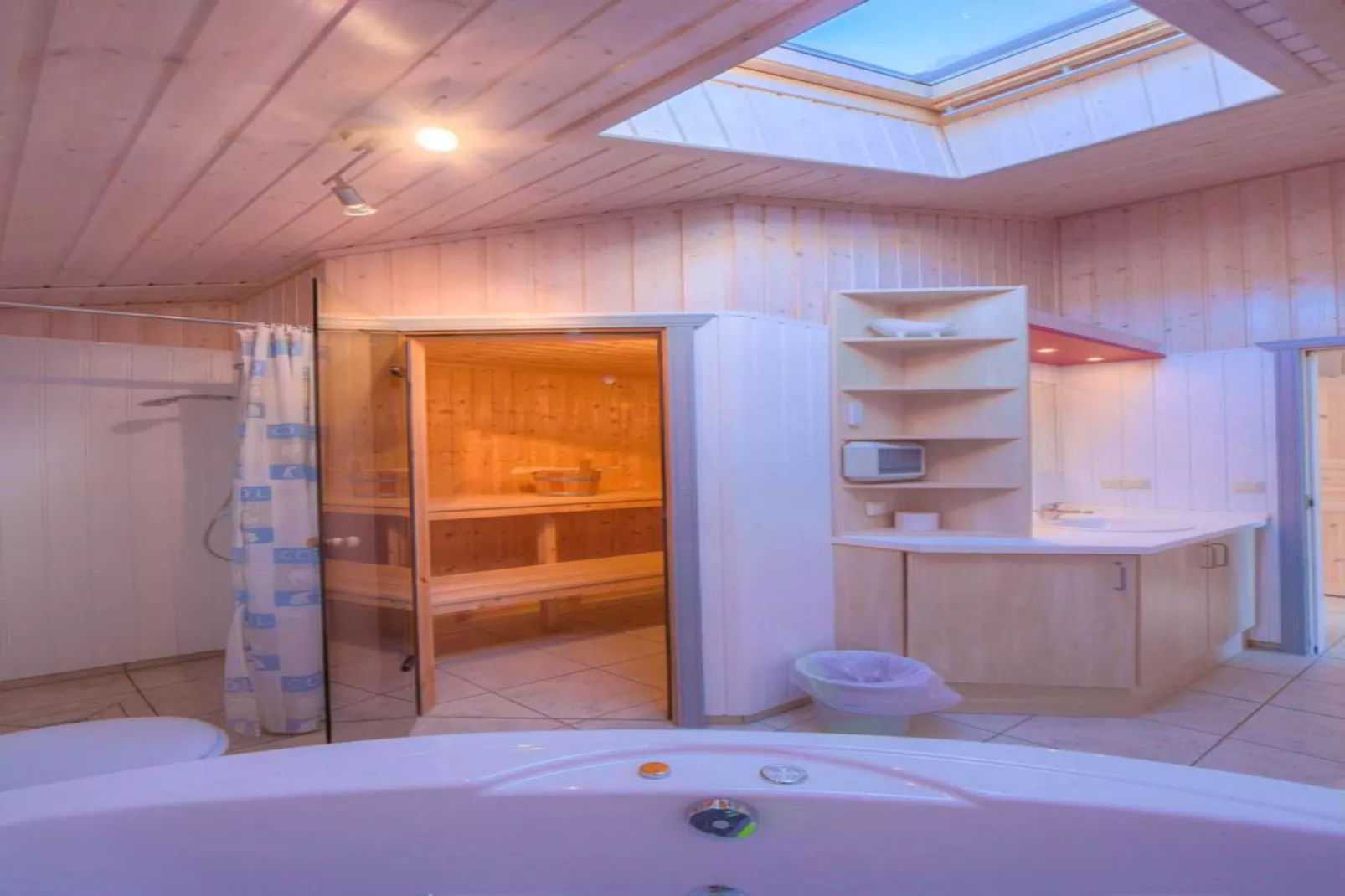 Ferienhaus Seeschwalbe-69a-Badezimmer