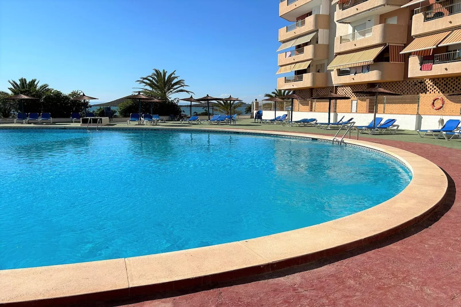 Apartamento con piscina frente al mar en La Manga del Mar Menor-Piscine