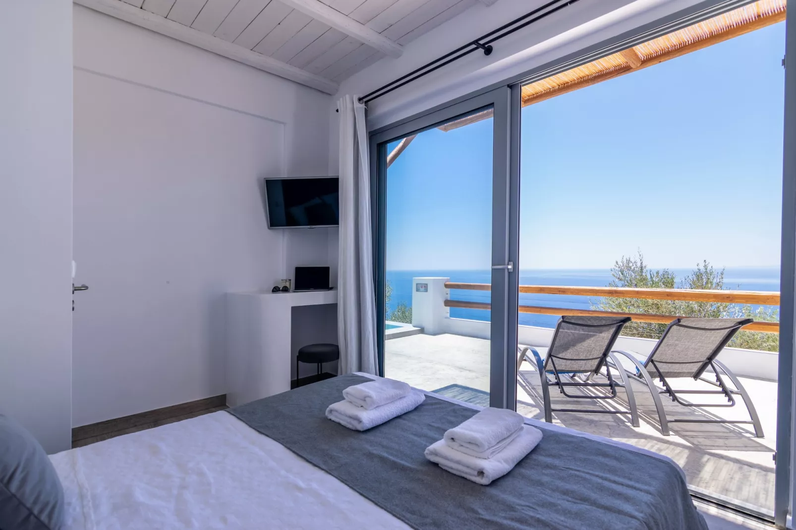 Pyrgos Exclusive 3-Bedroom